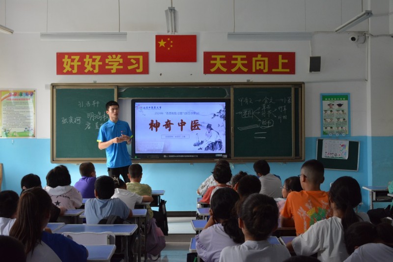 傳承中醫(yī)藥千年智慧，共筑健康中國新篇章——九川星火志愿服務(wù)隊(duì)赴新疆喀什開展中醫(yī)藥文化宣傳活動(dòng)