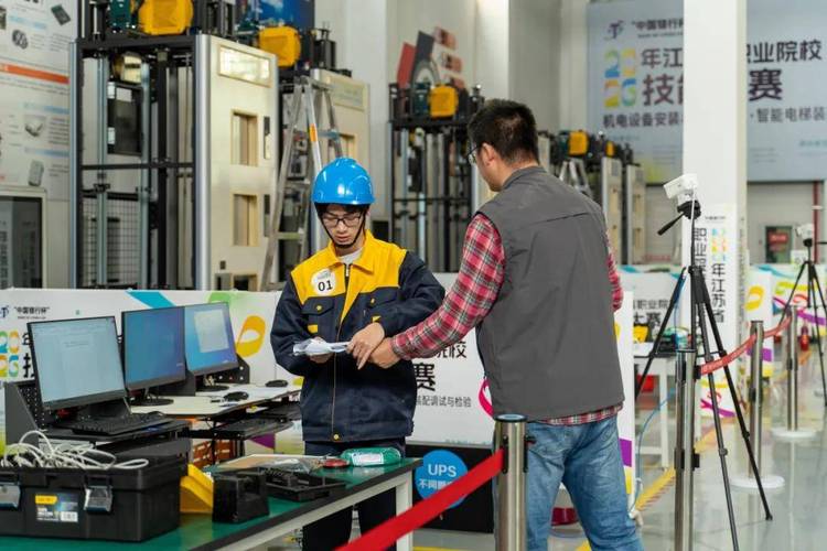 全市中職學校共設置機械,汽車,物流,醫藥,農業,信息技術等30多個專業